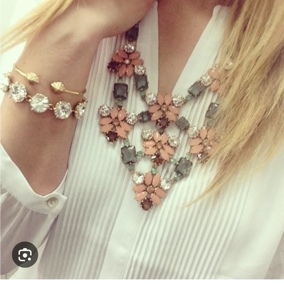 Stella & Dot Flourette Necklace - Picture 4 of 4